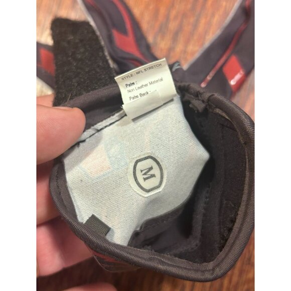 Tampa Bay Buccaneers NFL Team Logo Stretch Youth Receiver Gloves Black / Red - Picture 7 of 8